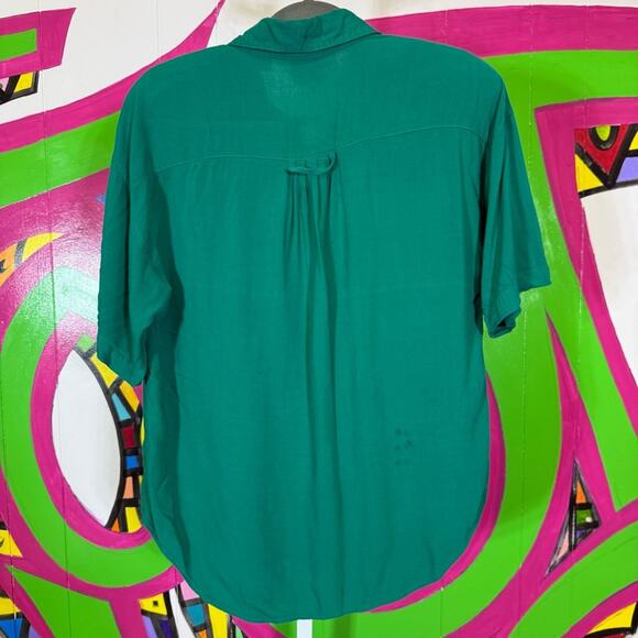 Bentley, Vintage Green Button-Up Shirt with shoulder pads. Size Medium. - Picture 7 of 8